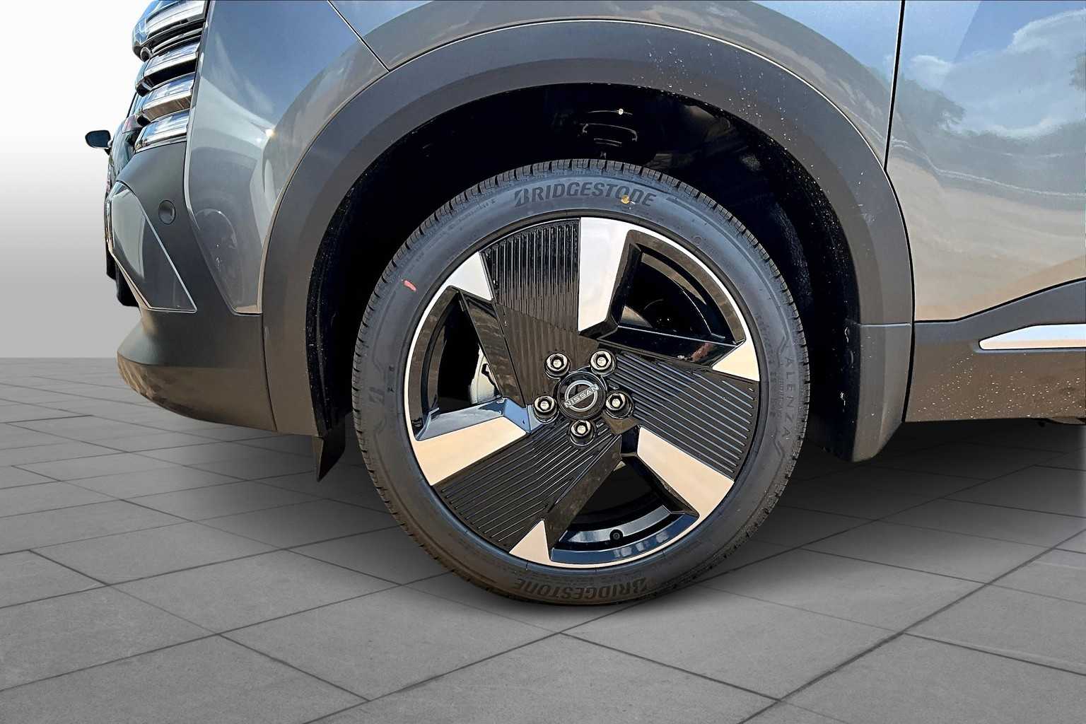 2025 Nissan Kicks SR - 8