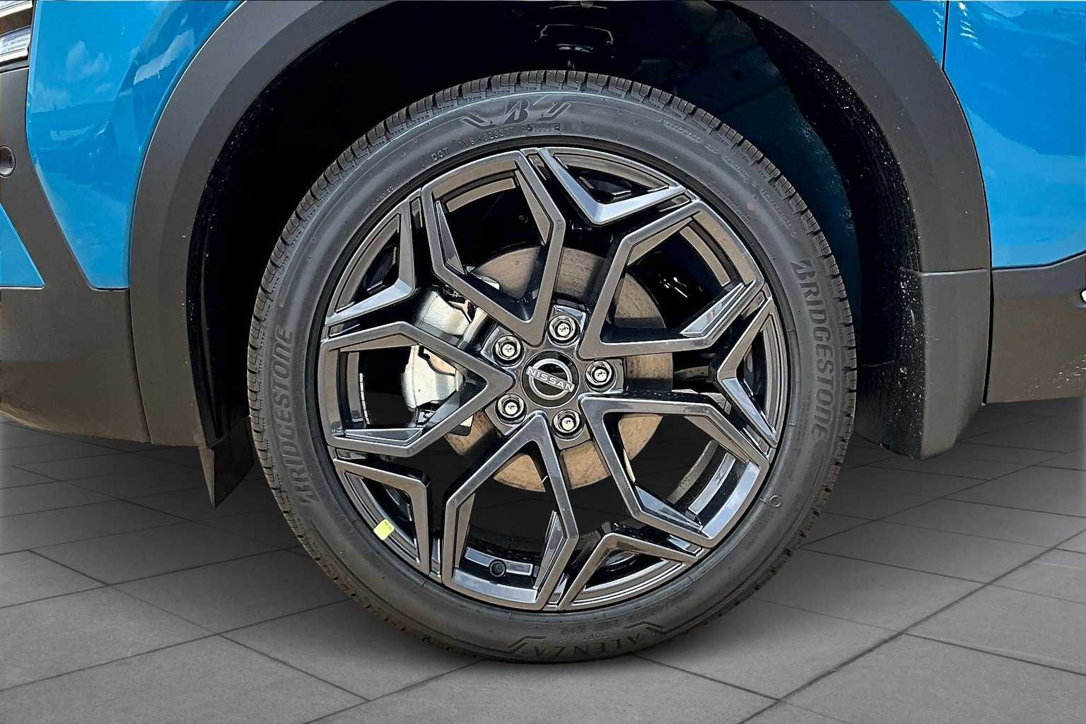 2025 Nissan Kicks SR - 8