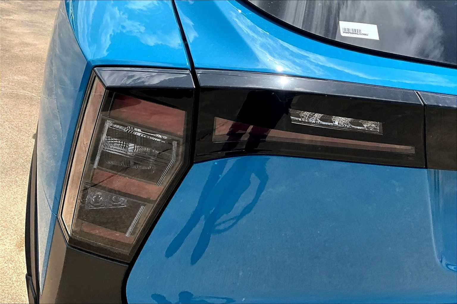 2025 Nissan Kicks SR - 11