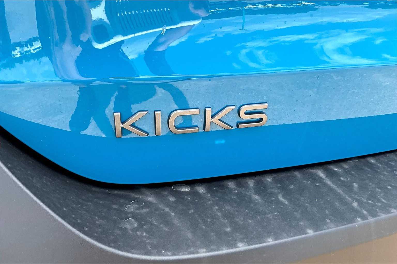 2025 Nissan Kicks SR - 7