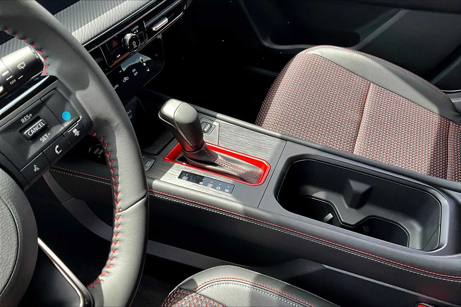 2025 Nissan Kicks SR - 10