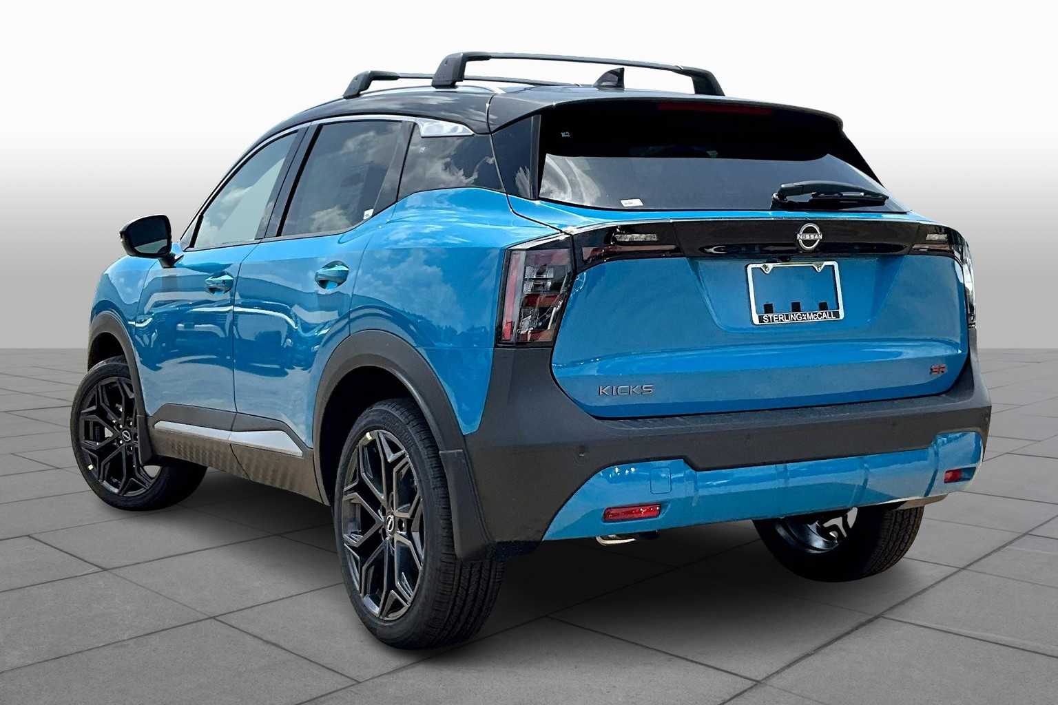 2025 Nissan Kicks SR - 6
