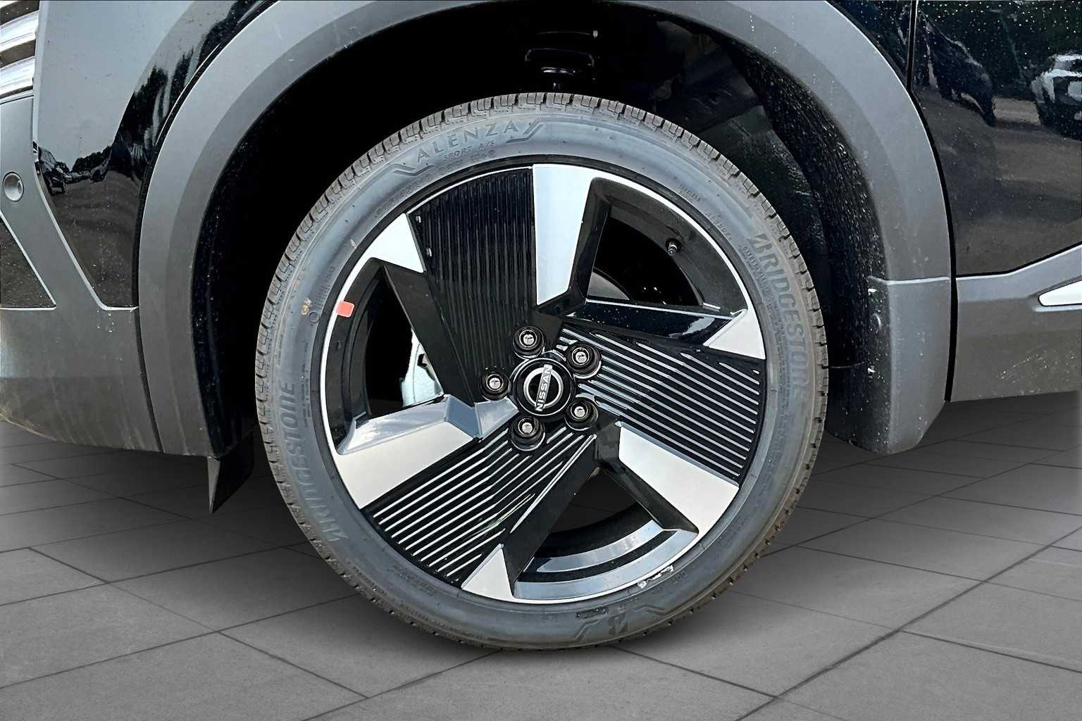 2025 Nissan Kicks SR - 7