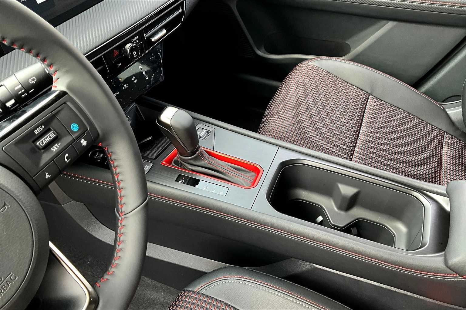 2025 Nissan Kicks SR - 9