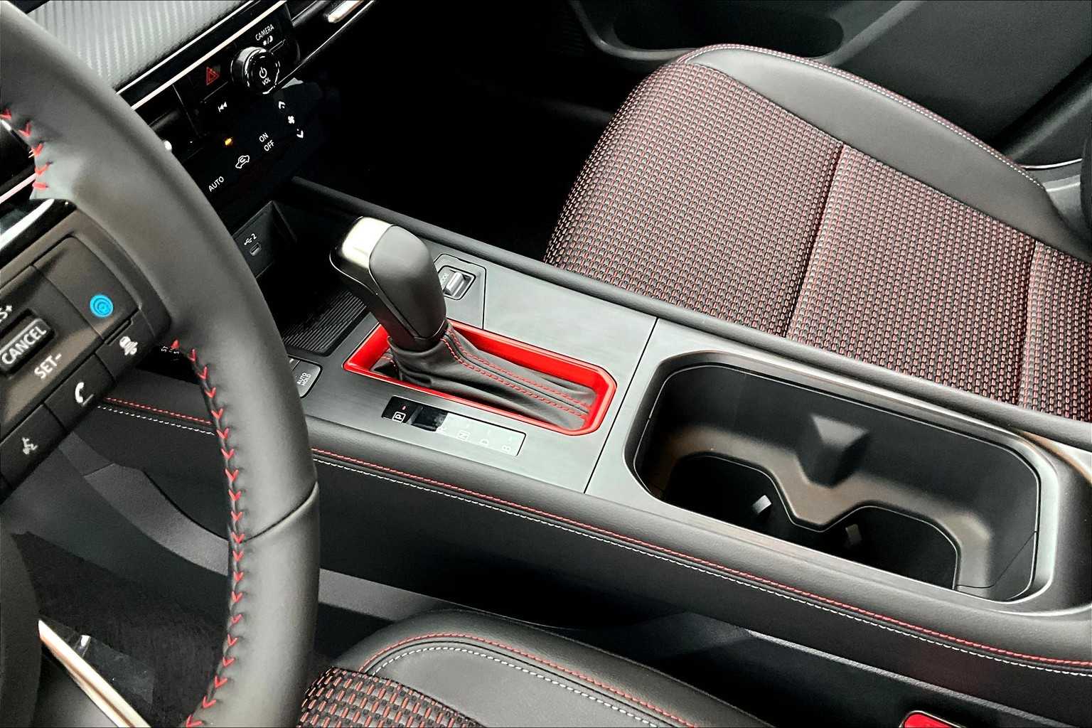 2025 Nissan Kicks SR - 10