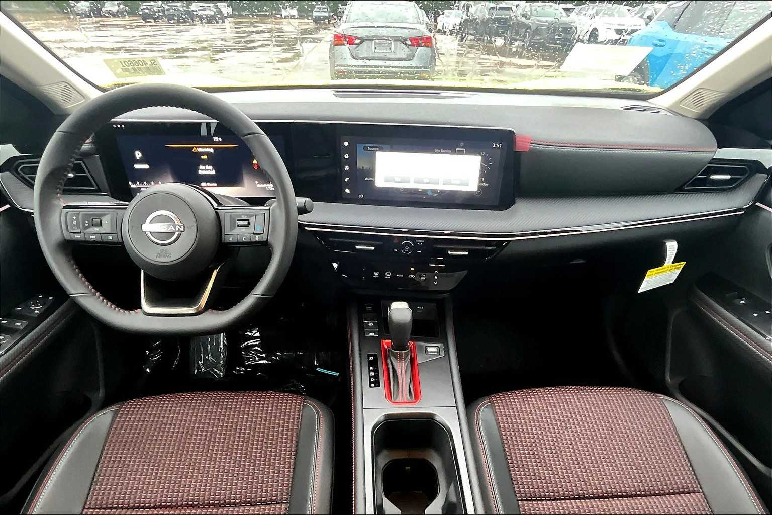 2025 Nissan Kicks SR - 4