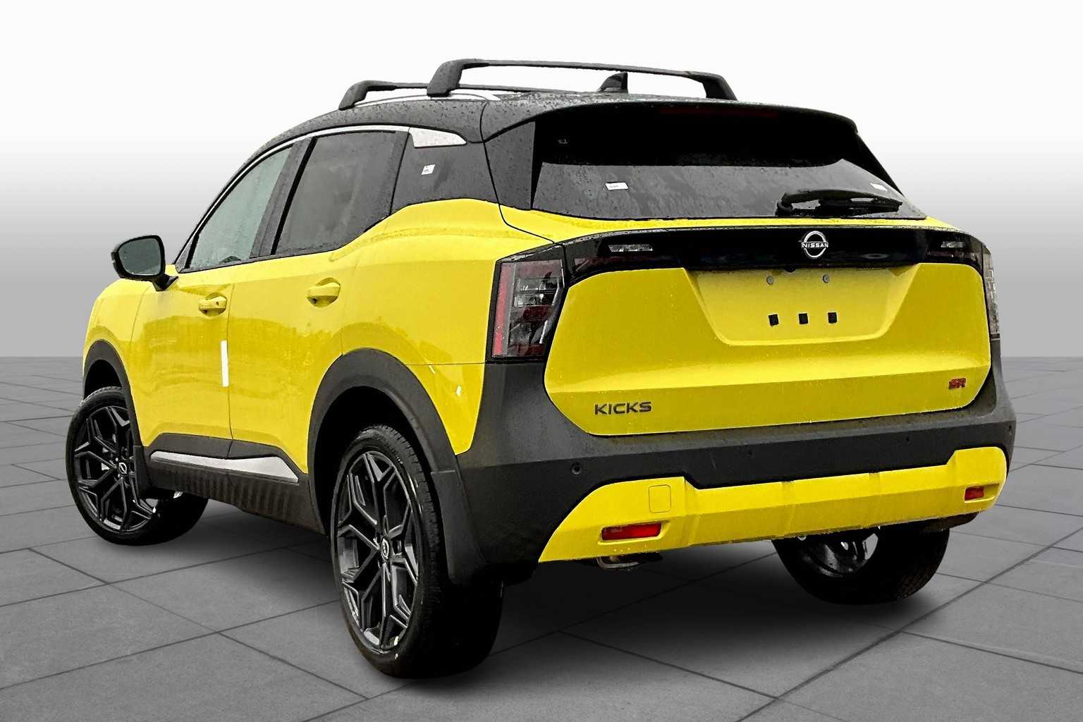 2025 Nissan Kicks SR - 6