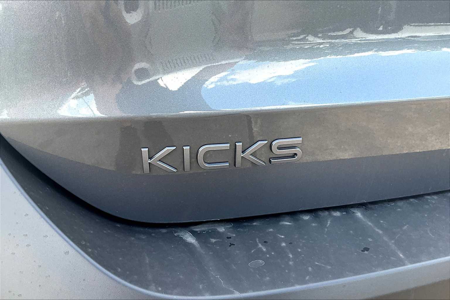 2025 Nissan Kicks SR - 7