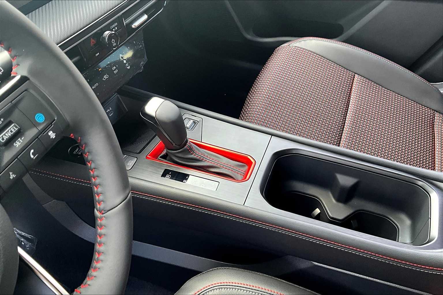 2025 Nissan Kicks SR - 10