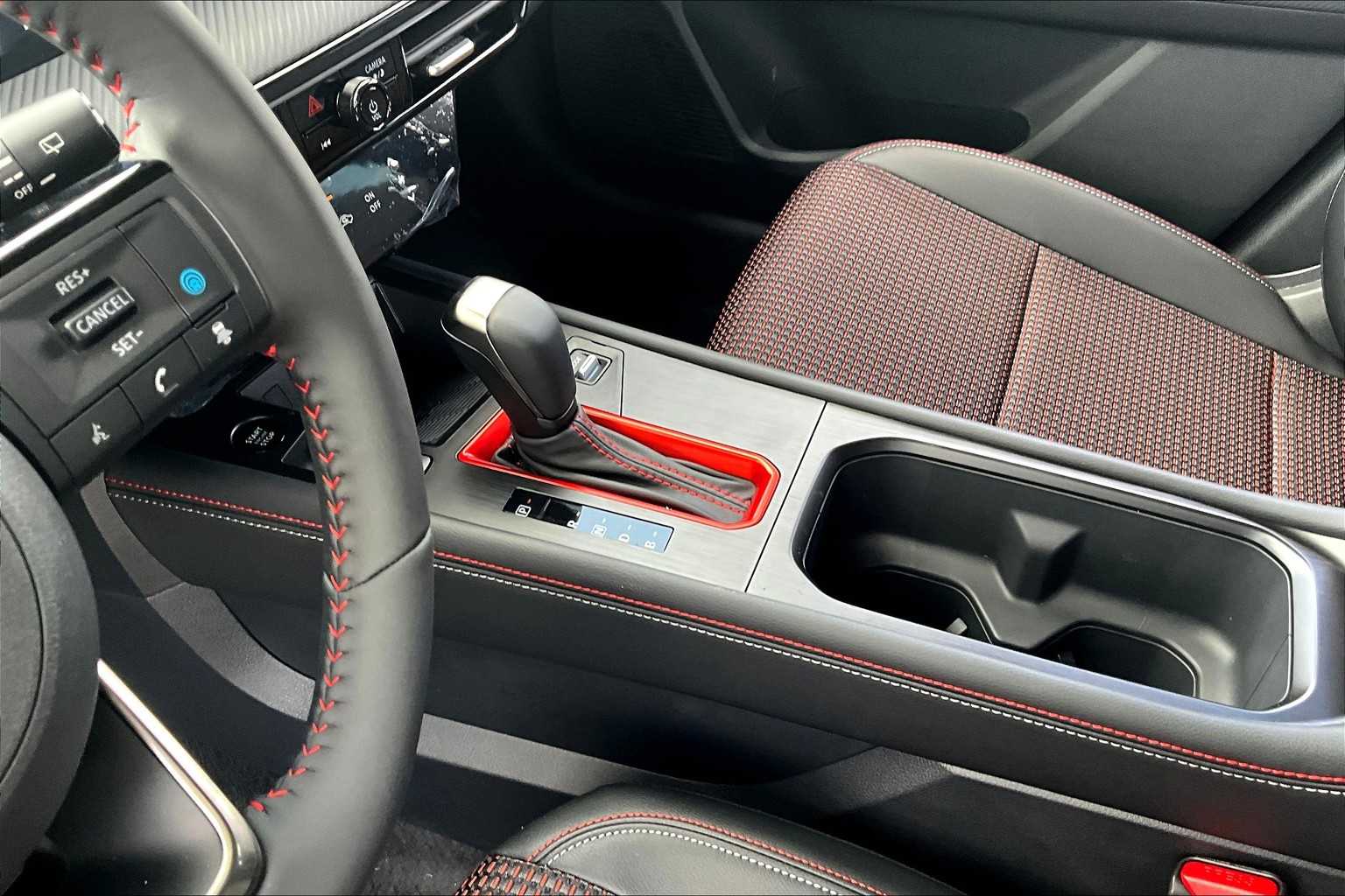 2025 Nissan Kicks SR - 10