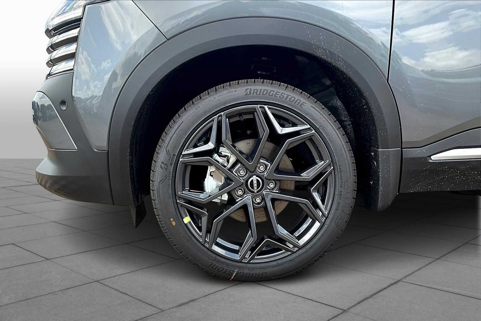 2025 Nissan Kicks SR - 8