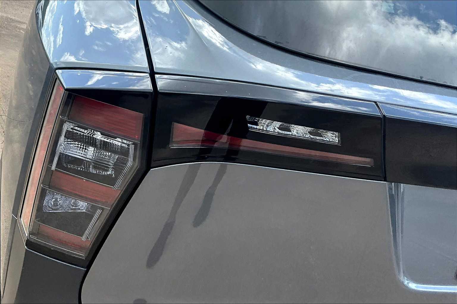 2025 Nissan Kicks SR - 11