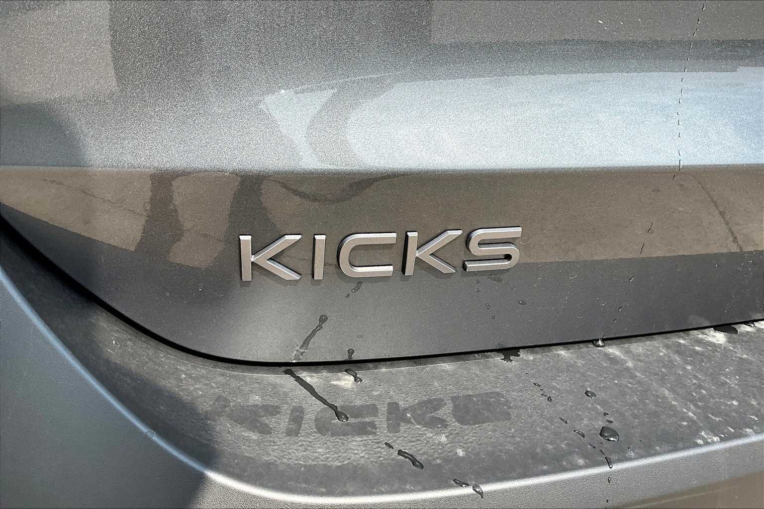 2025 Nissan Kicks SR - 7