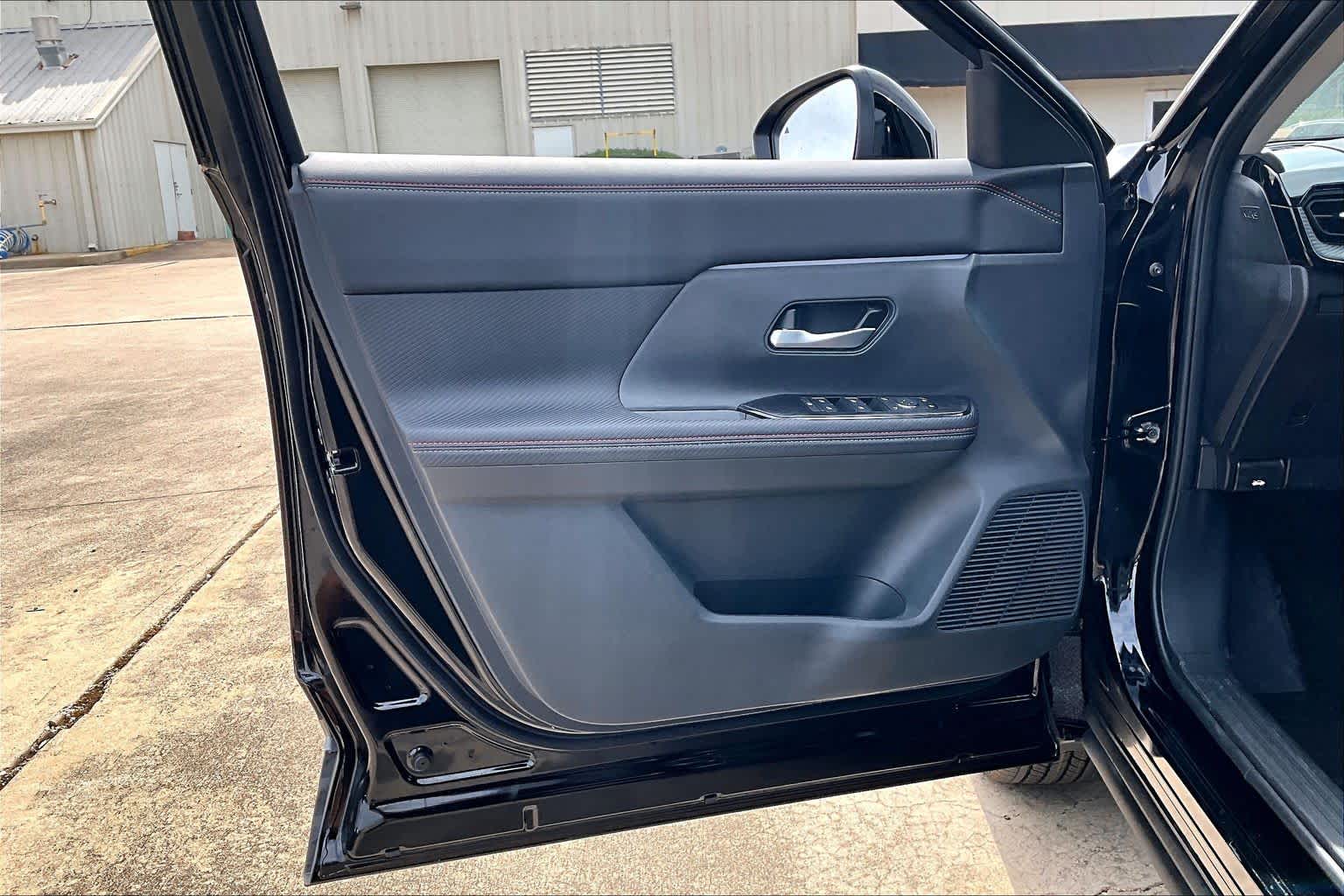 2026 Nissan Kicks photo 16 of 17