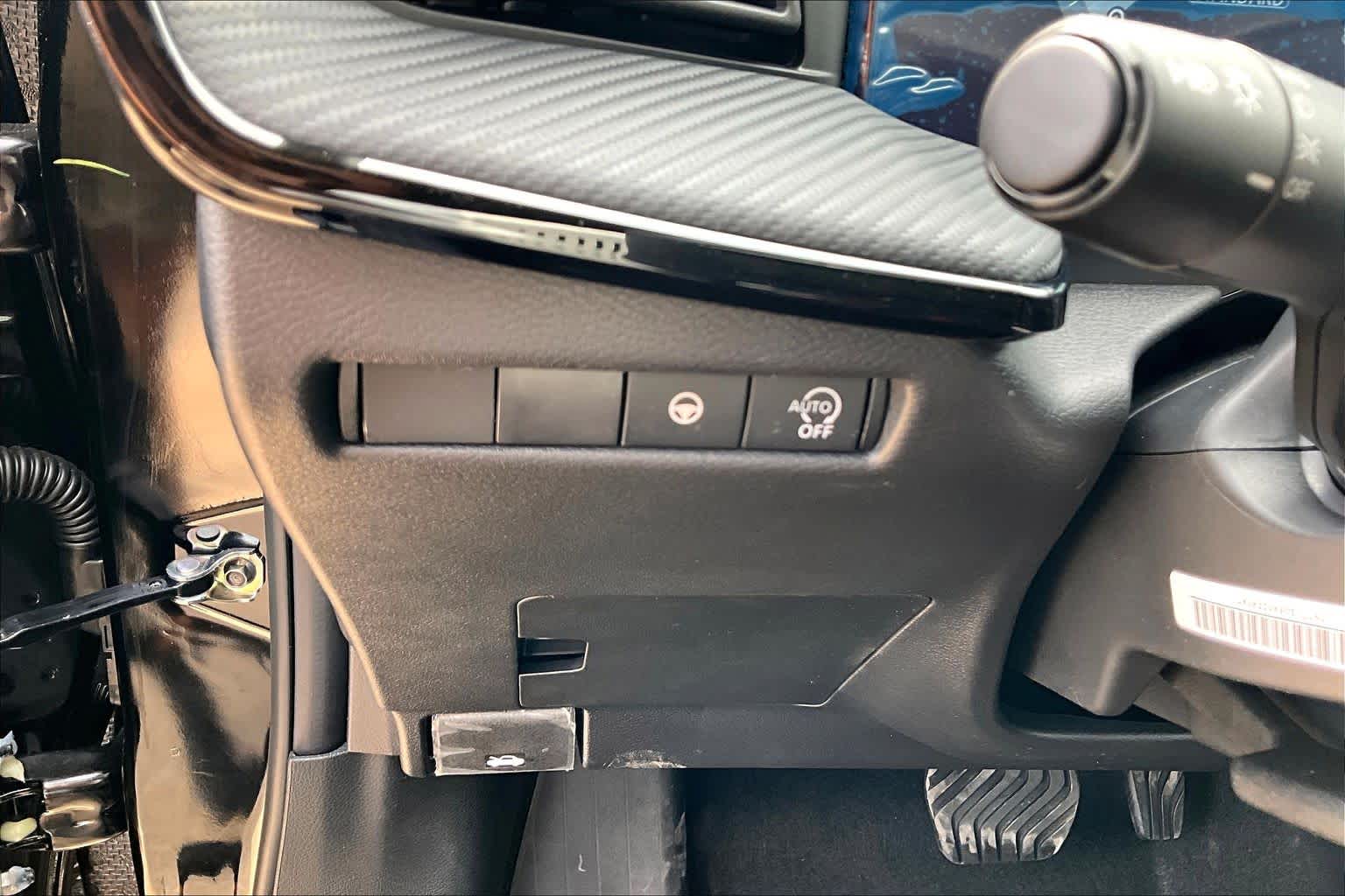 2026 Nissan Kicks photo 15 of 17