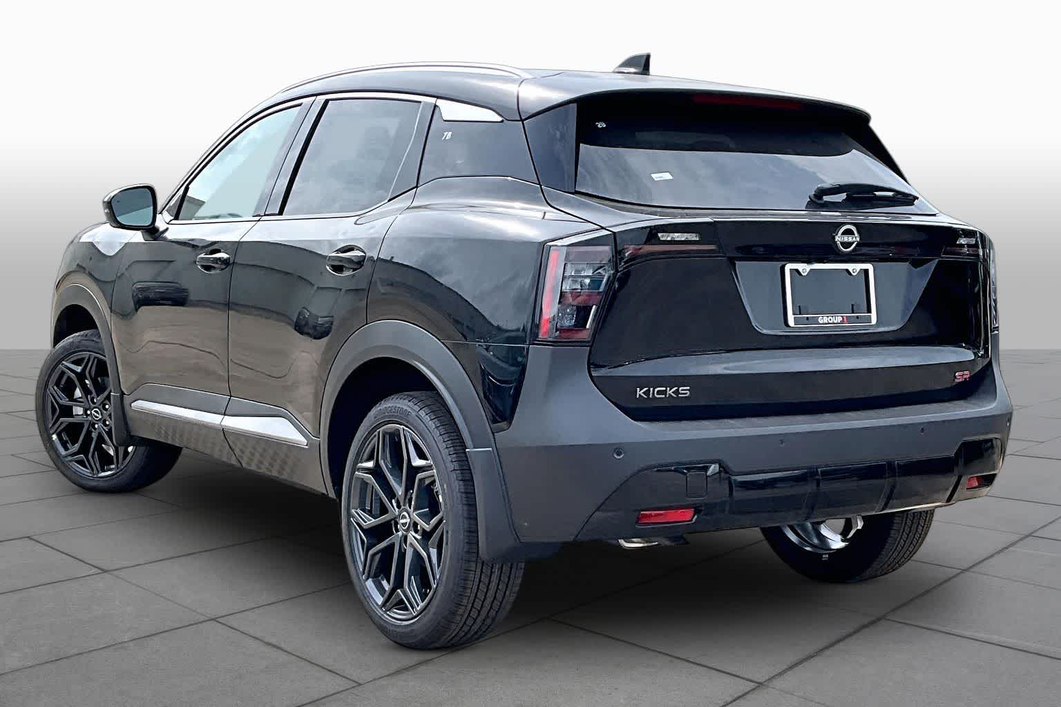 2026 Nissan Kicks photo 7 of 17