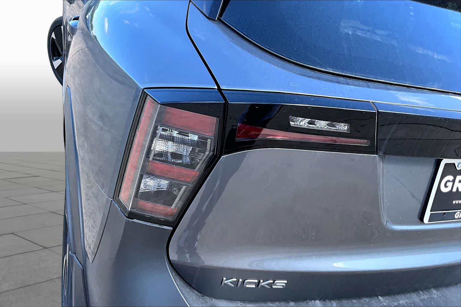 2026 Nissan Kicks SR - 11