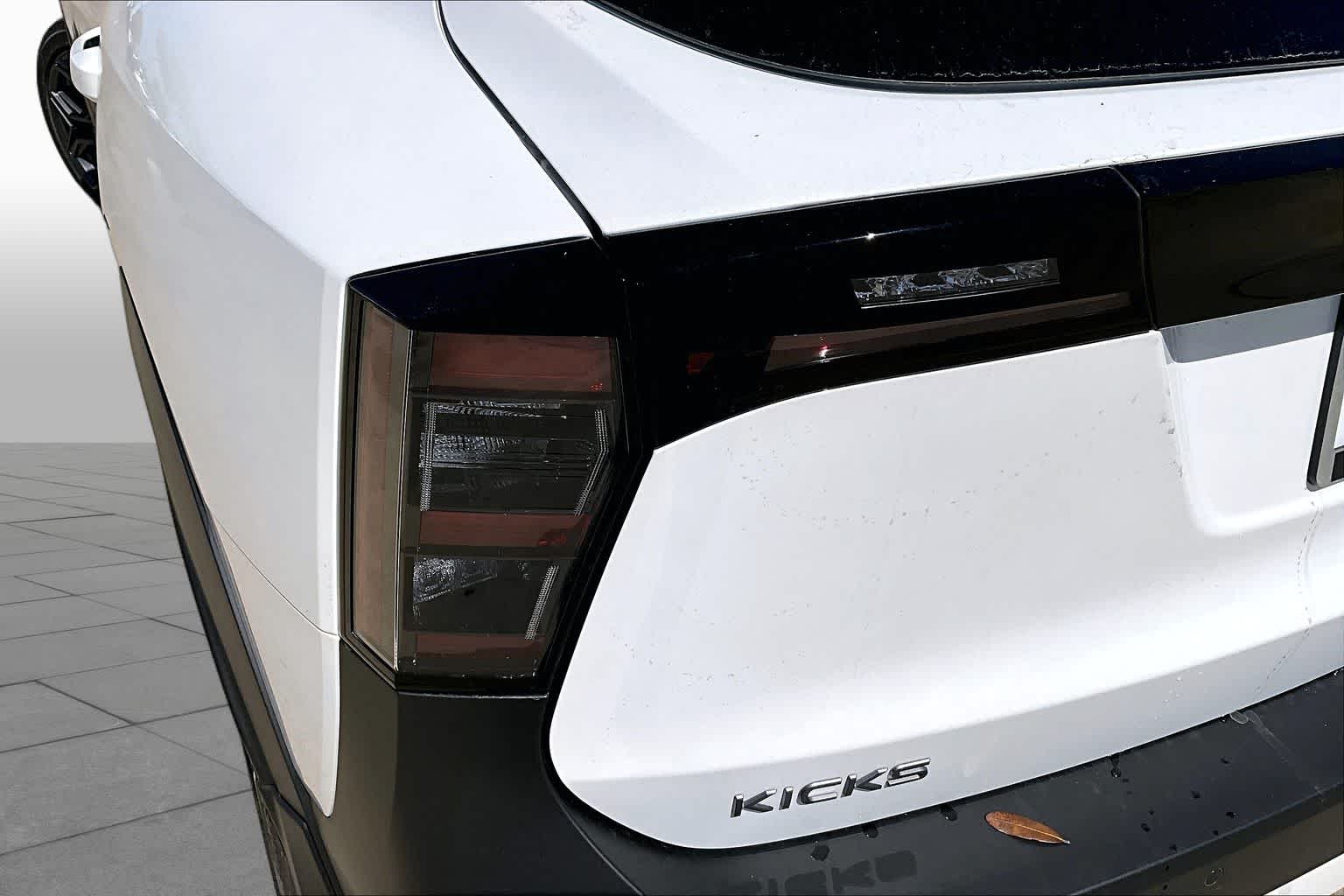 2026 Nissan Kicks SR - 10