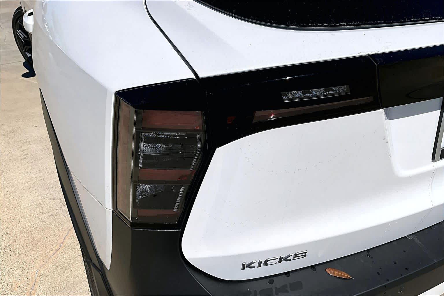 2026 Nissan Kicks SR Aspen White Tricoat/Super Black at Sterling McCall Nissan