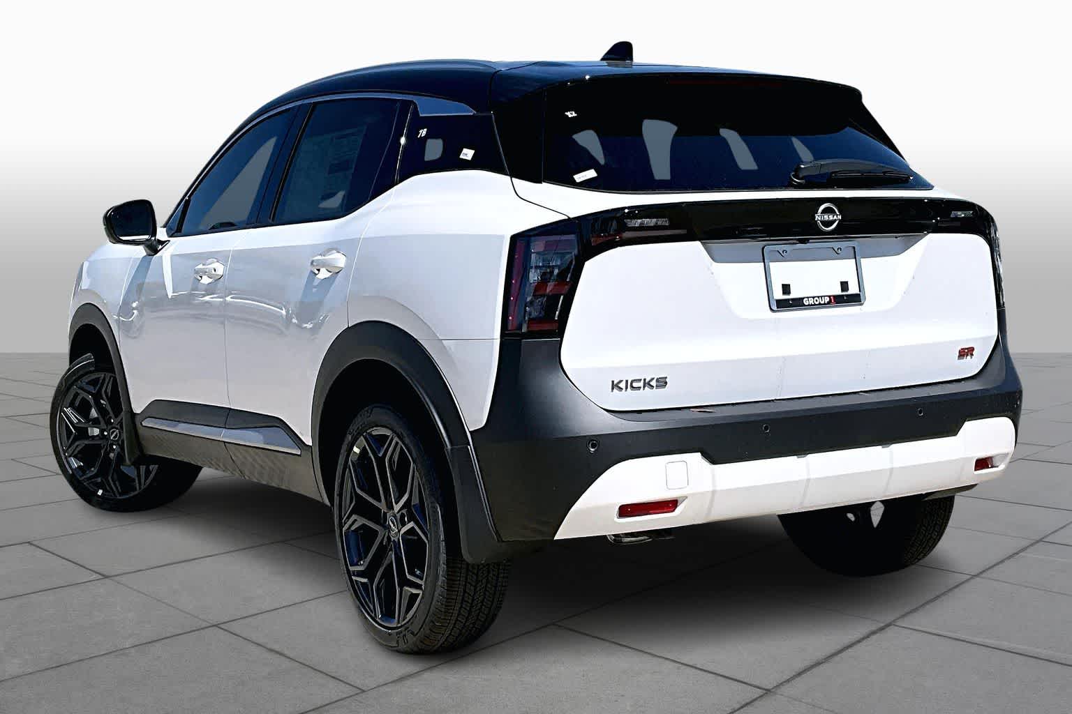 2026 Nissan Kicks SR Aspen White Tricoat/Super Black at Sterling McCall Nissan