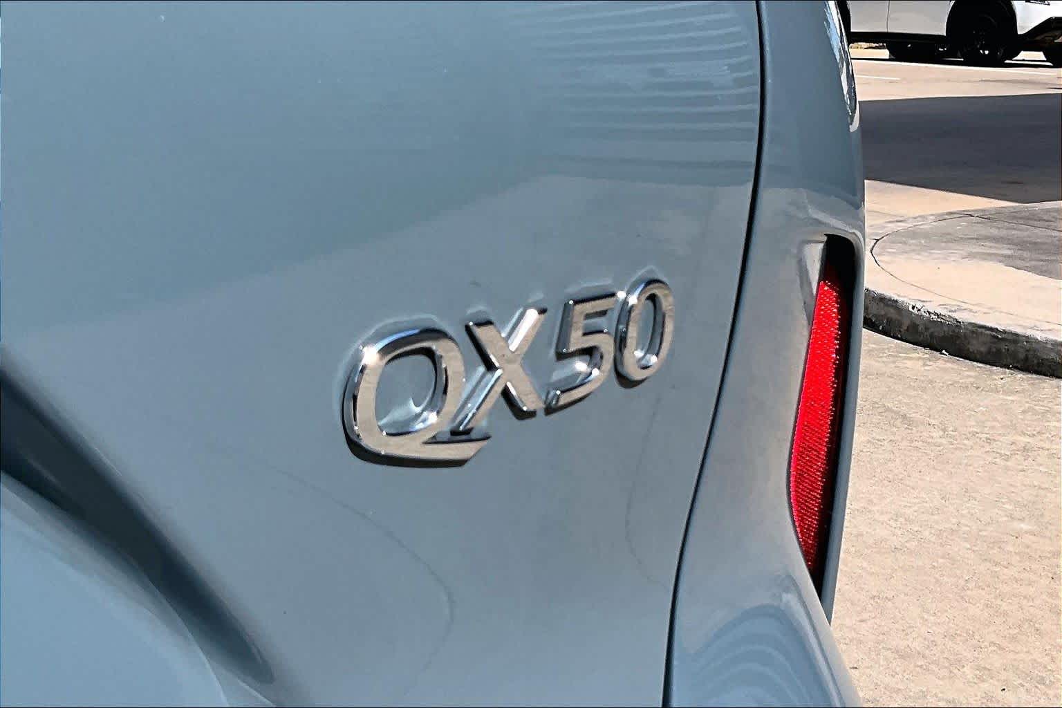 2023 INFINITI QX50 photo 10 of 34
