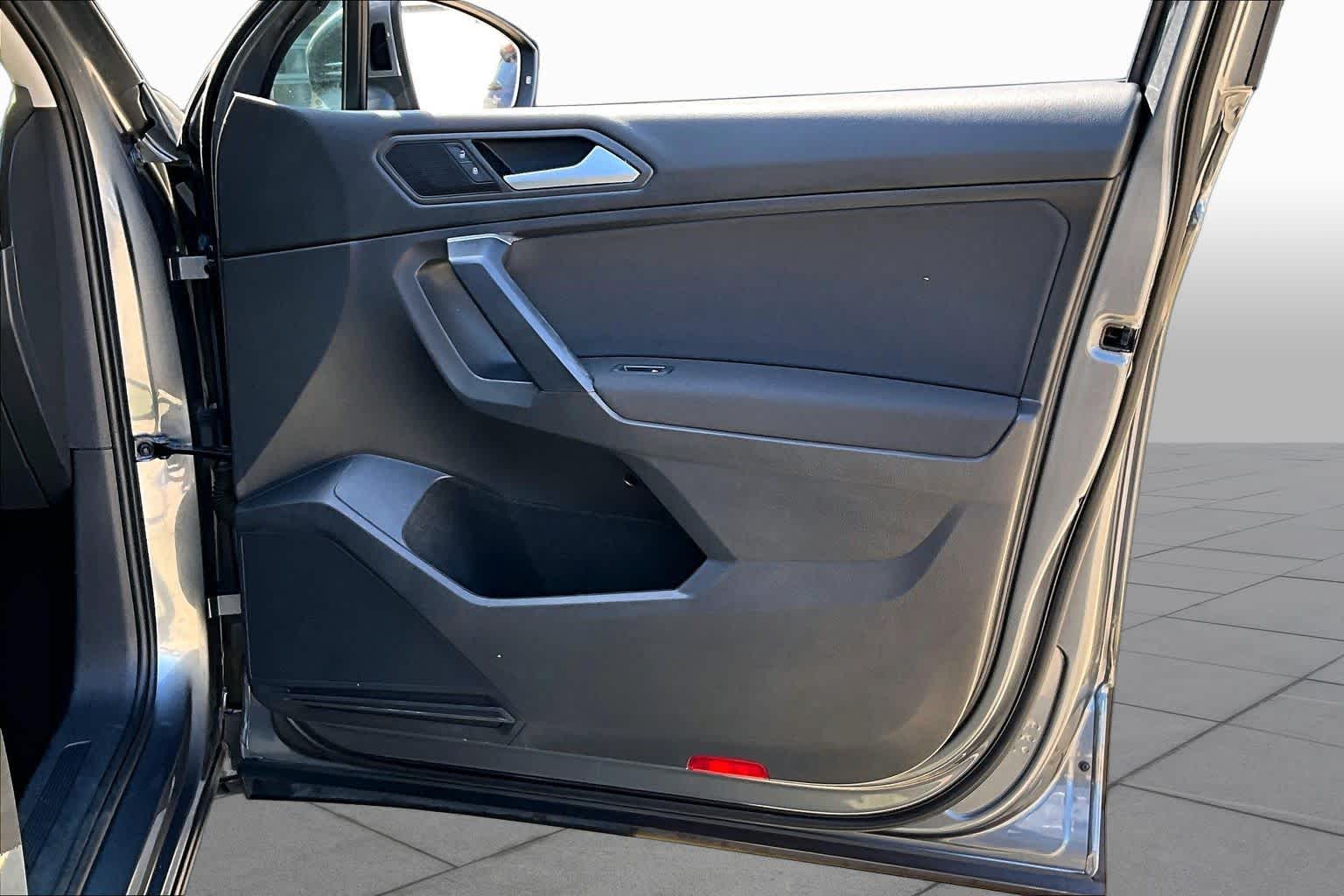 2021 Volkswagen Tiguan photo 23 of 35