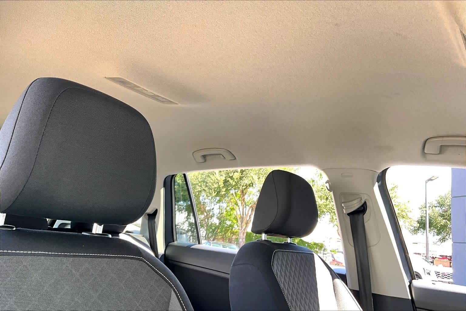 2021 Volkswagen Tiguan photo 14 of 35
