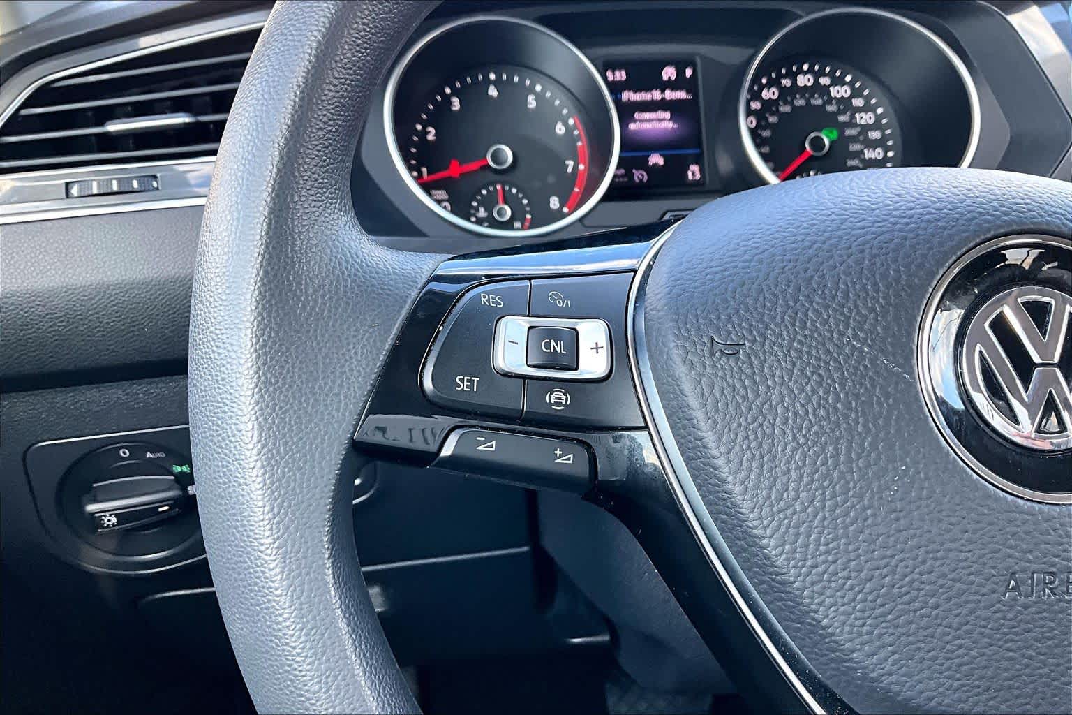 2021 Volkswagen Tiguan photo 24 of 35