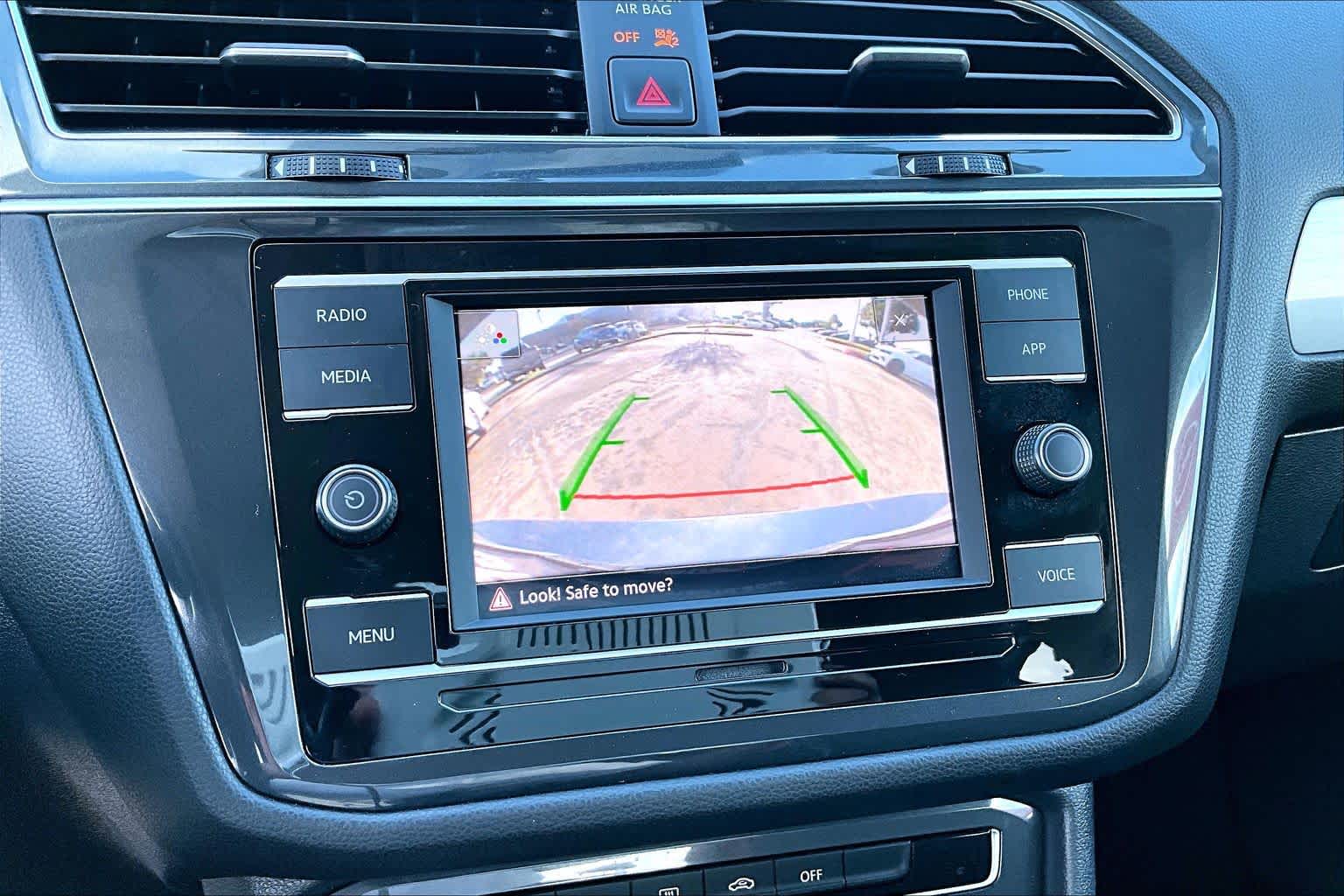 2021 Volkswagen Tiguan photo 27 of 35