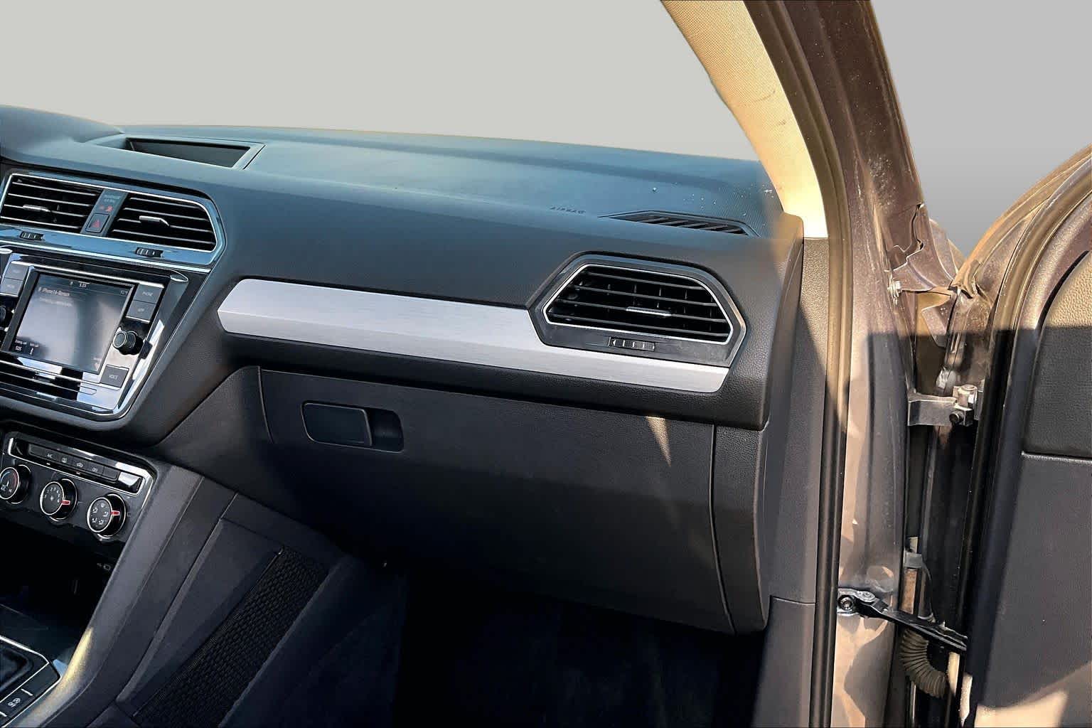 2021 Volkswagen Tiguan photo 19 of 35