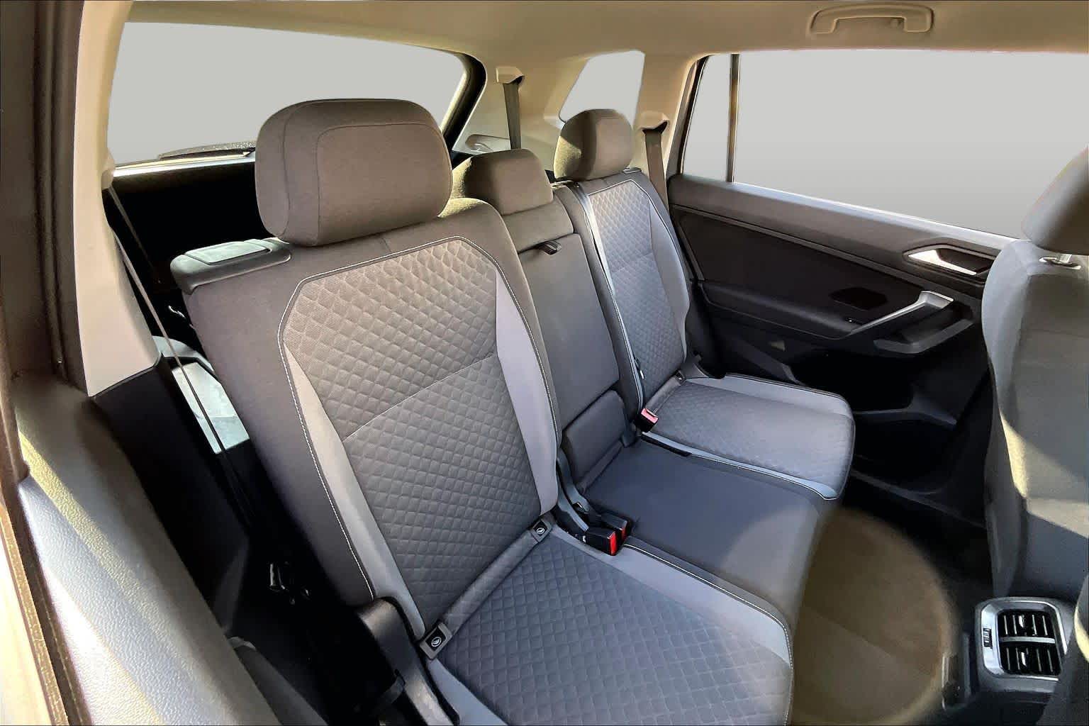 2021 Volkswagen Tiguan photo 21 of 35