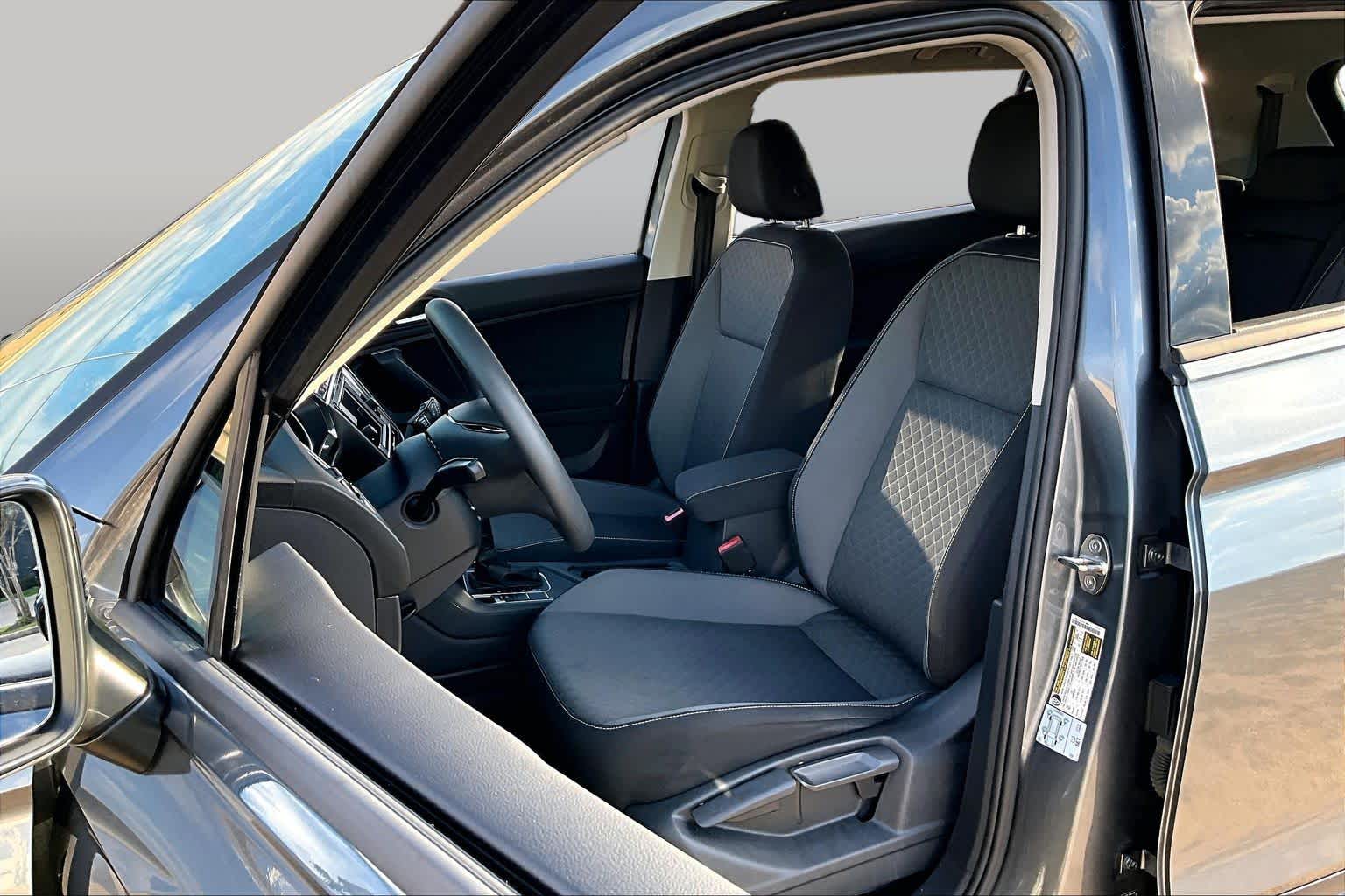 2021 Volkswagen Tiguan photo 8 of 35