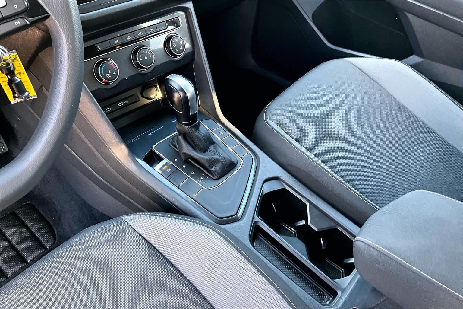 2021 Volkswagen Tiguan photo 17 of 35