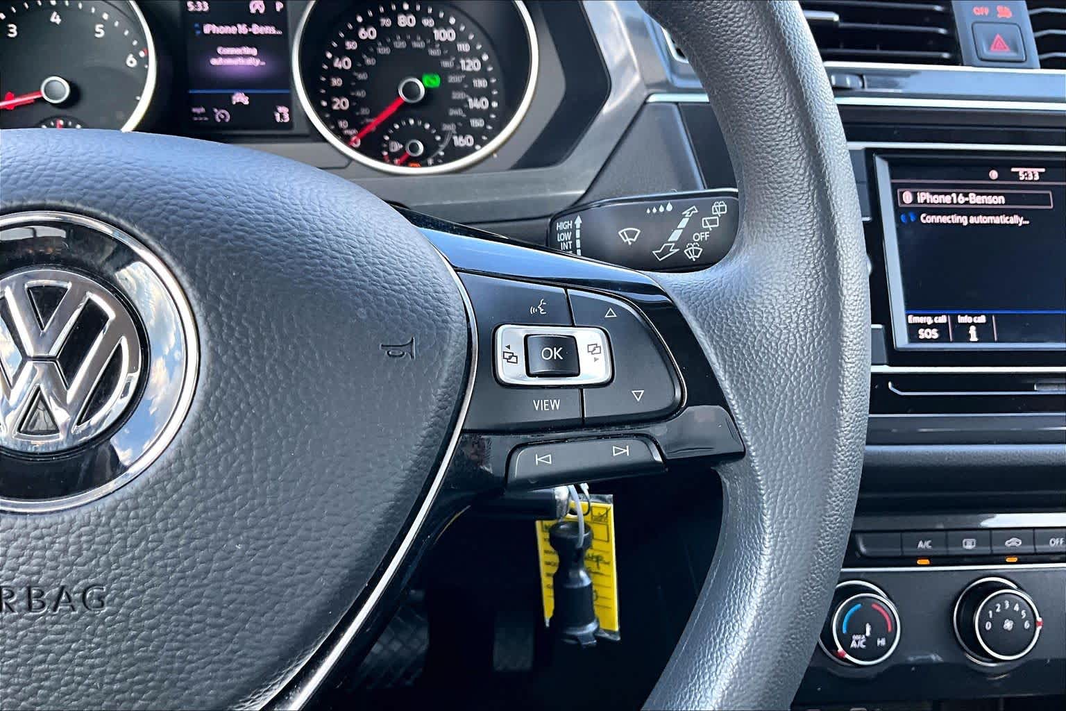 2021 Volkswagen Tiguan photo 25 of 35