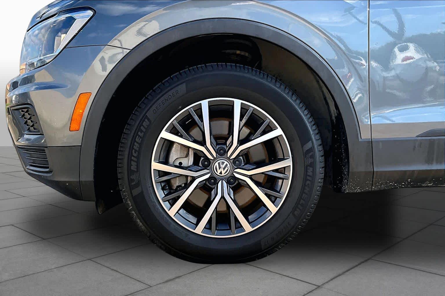 2021 Volkswagen Tiguan photo 11 of 35