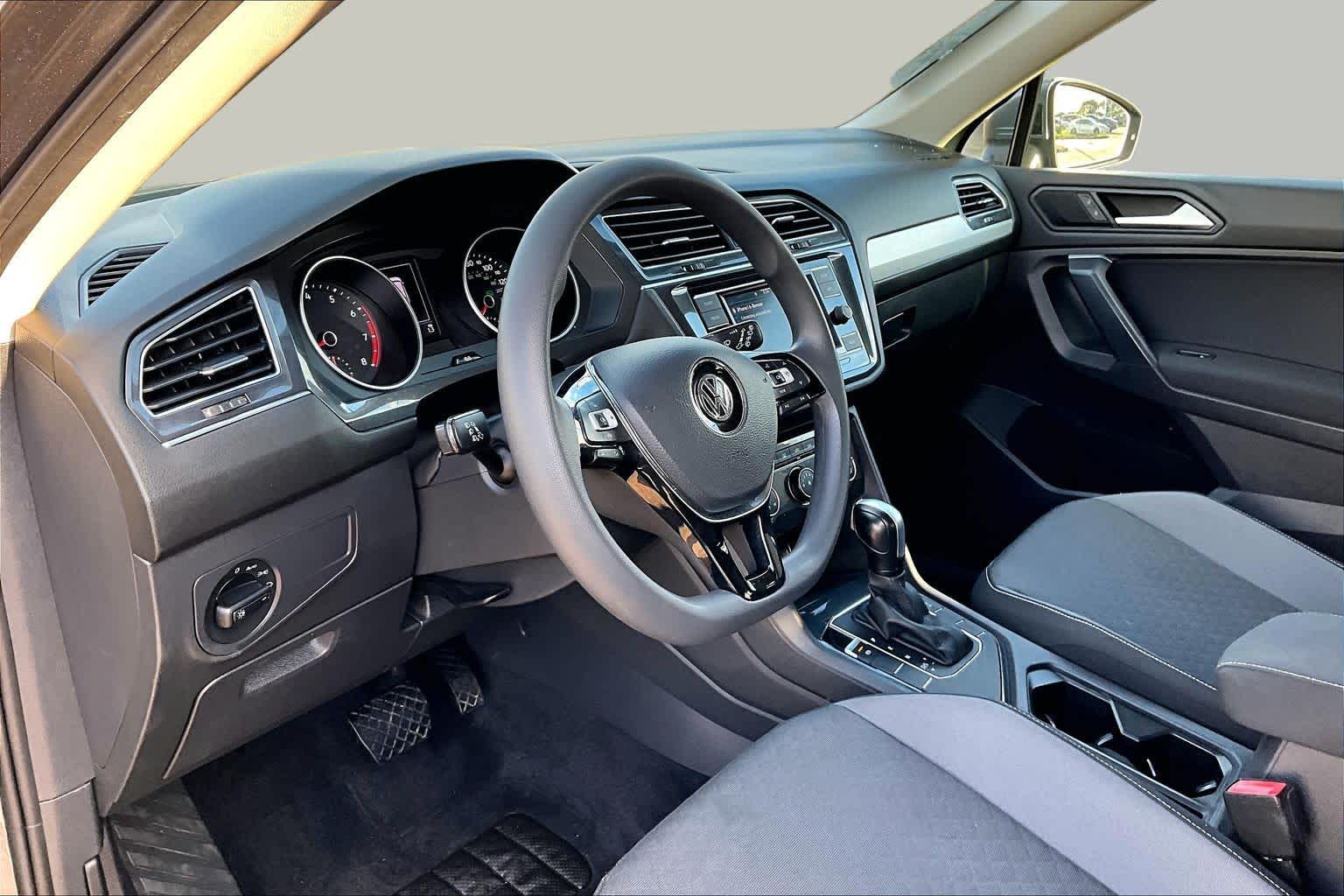 2021 Volkswagen Tiguan photo 18 of 35