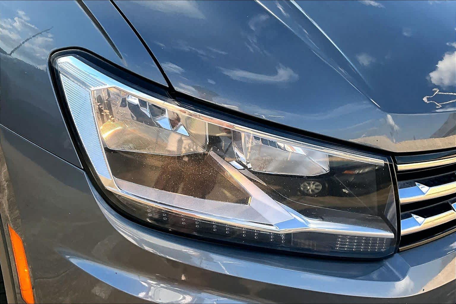 2021 Volkswagen Tiguan photo 28 of 35