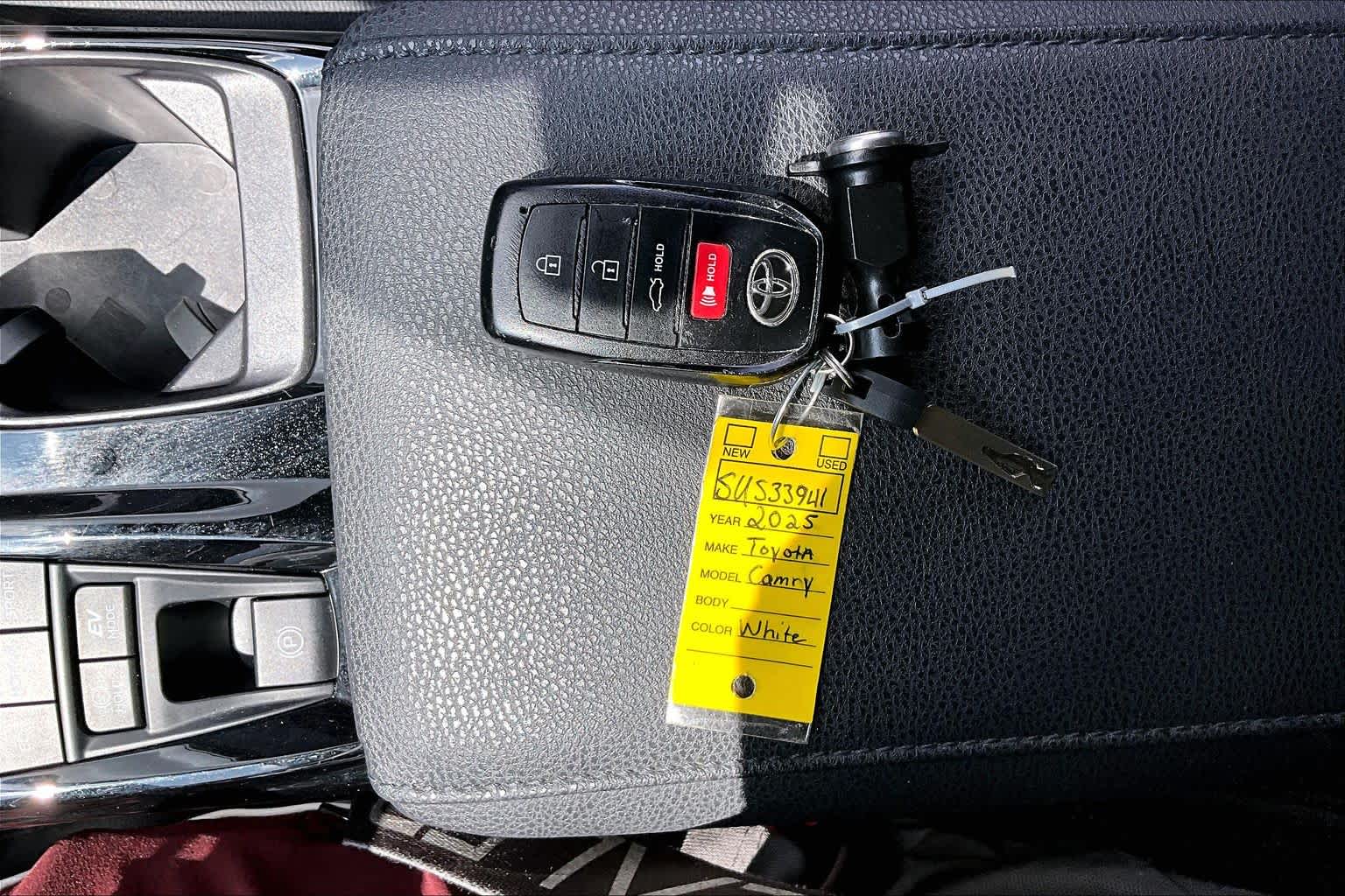 2025 Toyota Camry photo 15 of 35