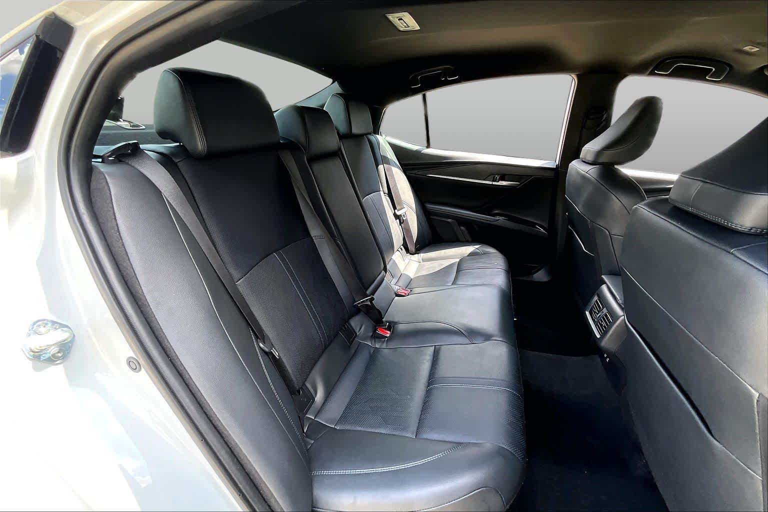 2025 Toyota Camry photo 21 of 35