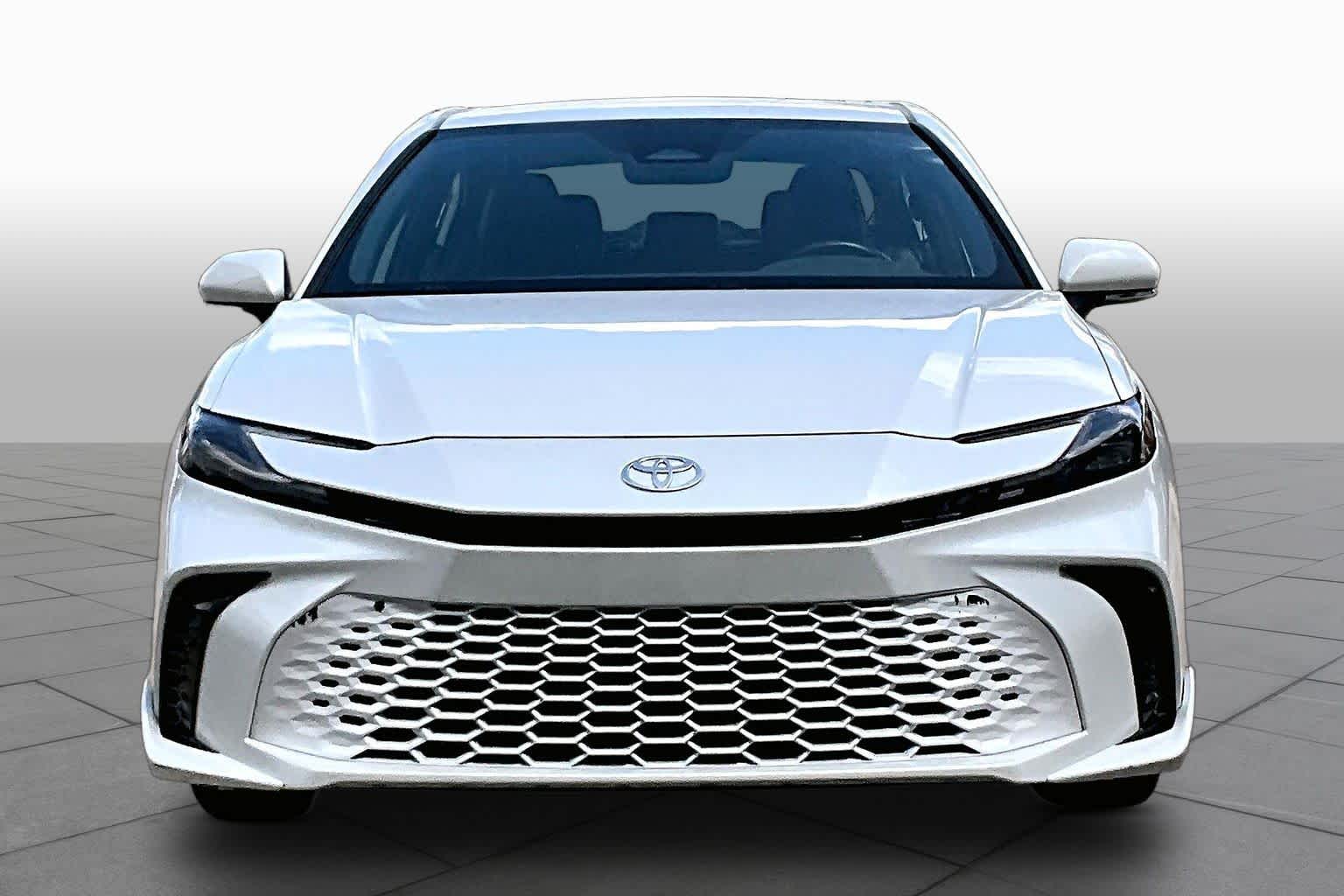 2025 Toyota Camry photo 4 of 35