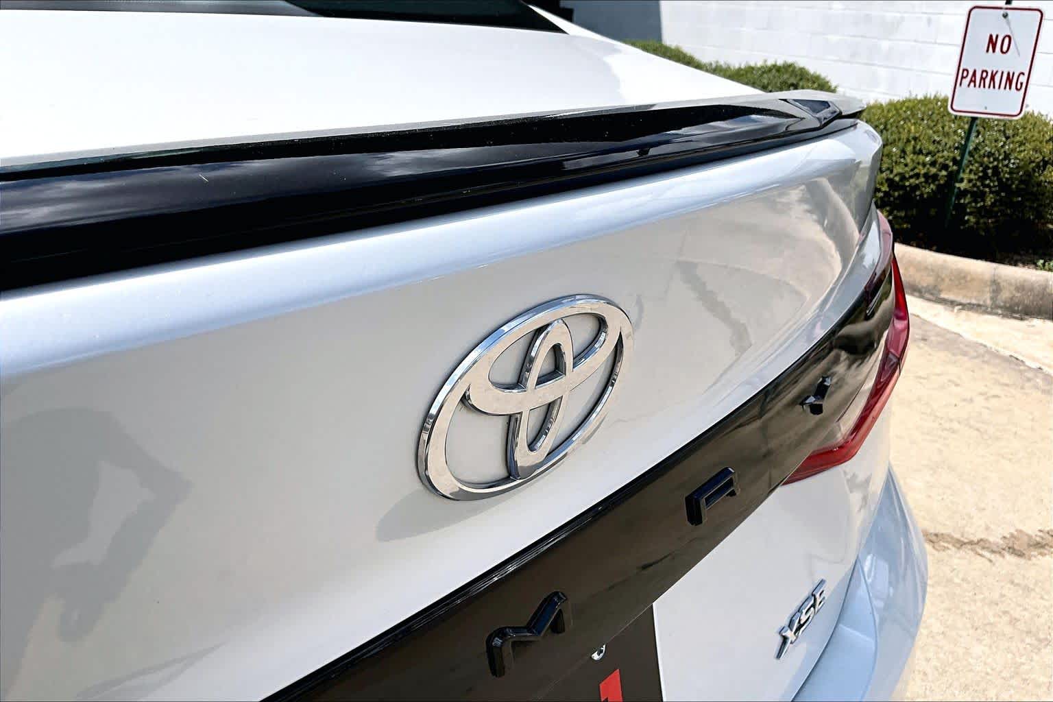 2025 Toyota Camry photo 10 of 35