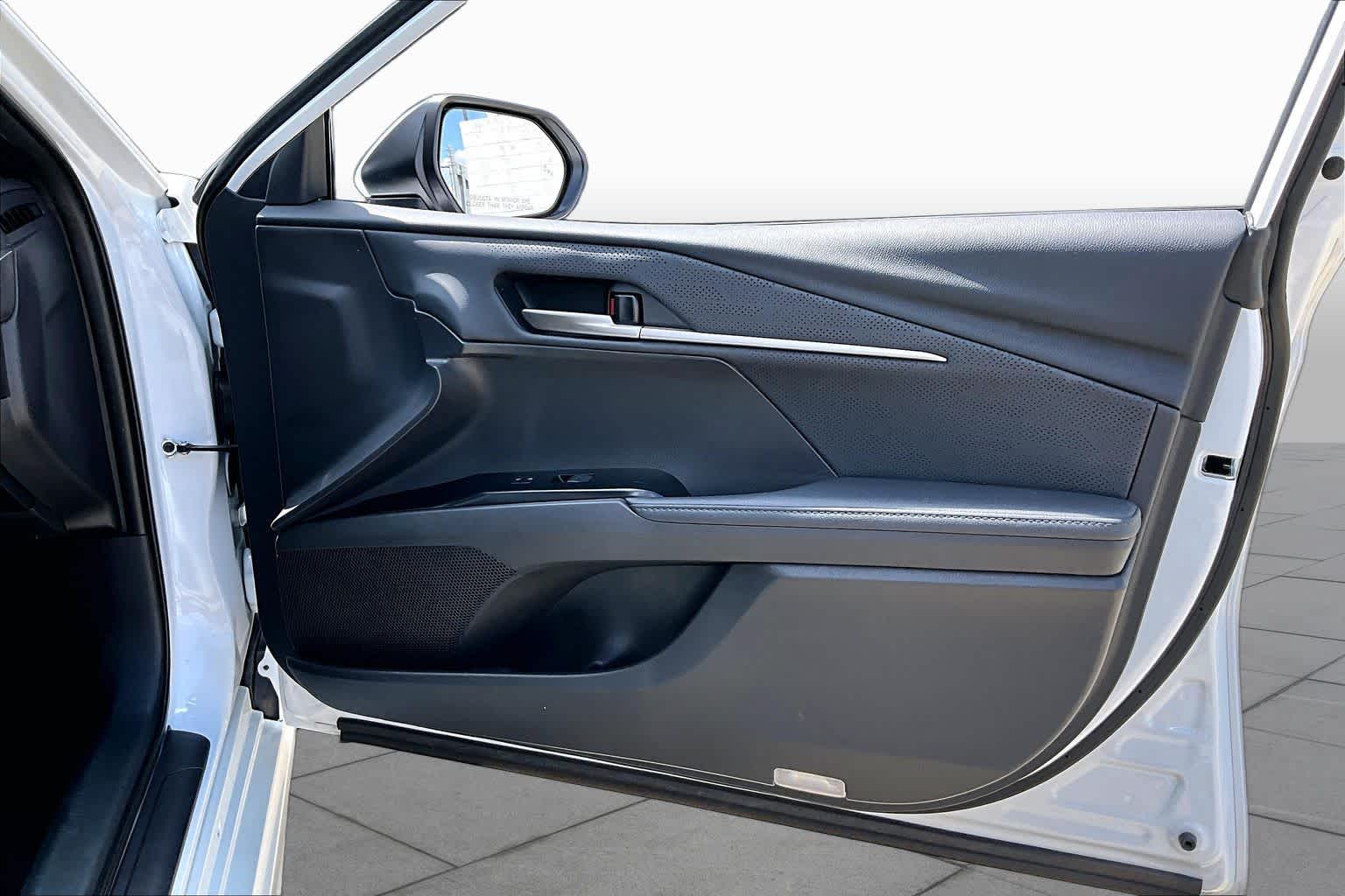 2025 Toyota Camry photo 23 of 35