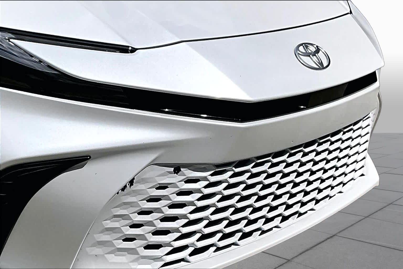 2025 Toyota Camry photo 30 of 35