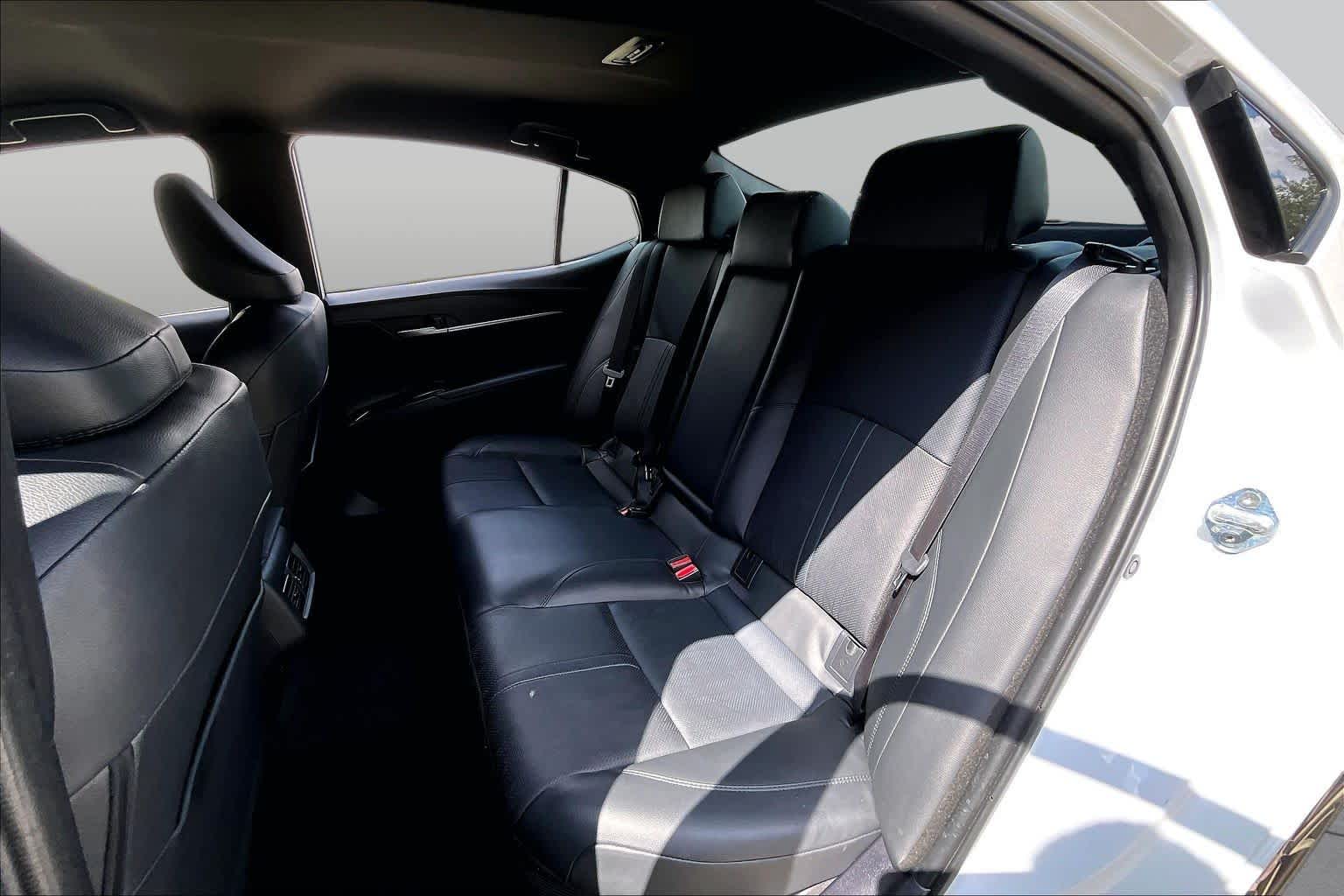 2025 Toyota Camry photo 20 of 35