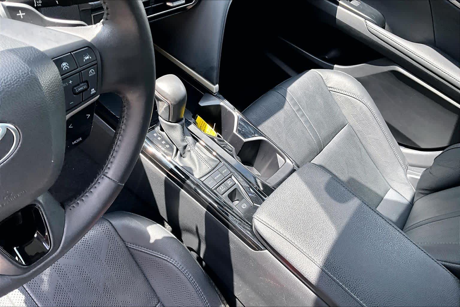 2025 Toyota Camry photo 17 of 35