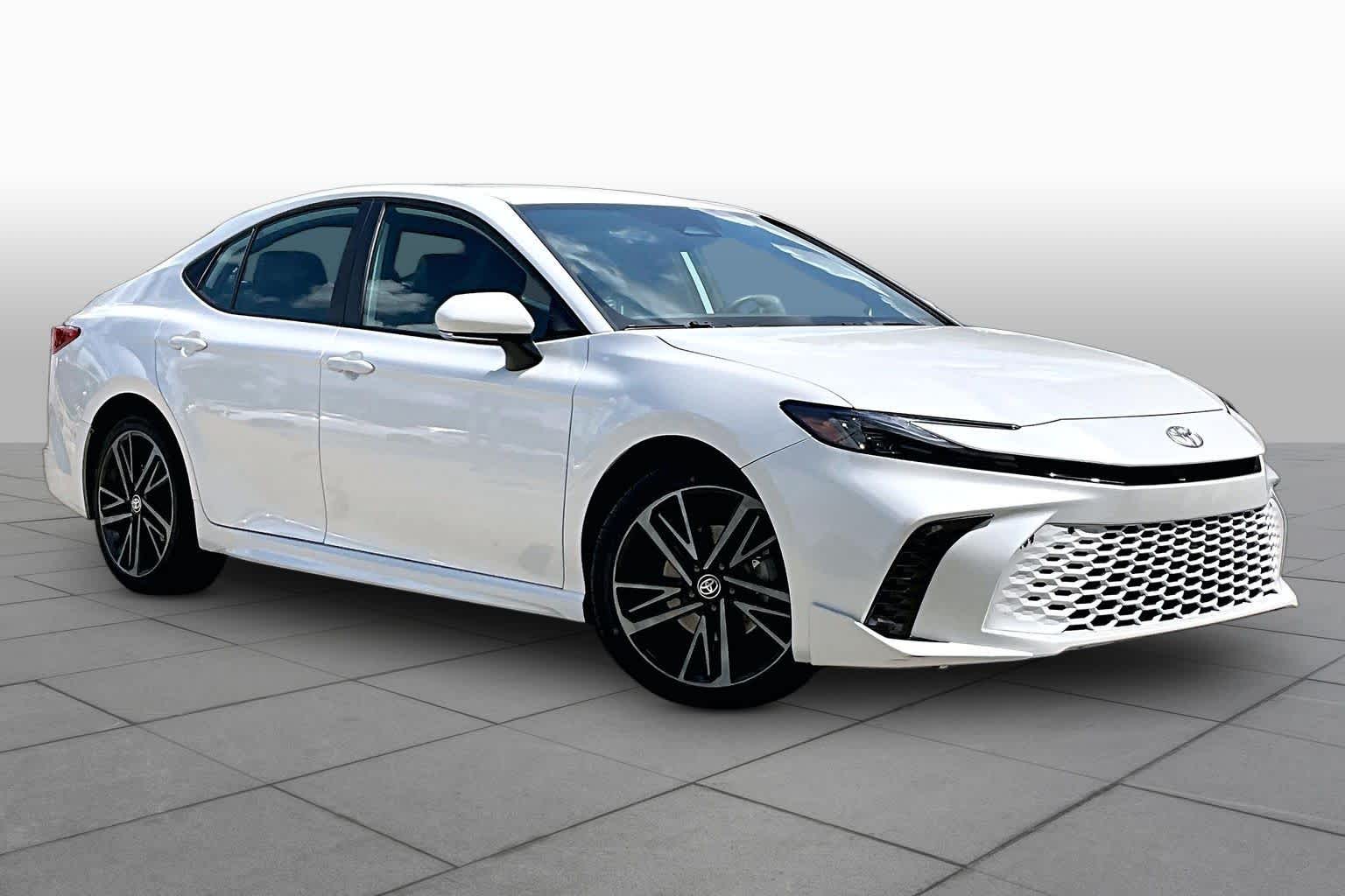 2025 Toyota Camry photo 3 of 35