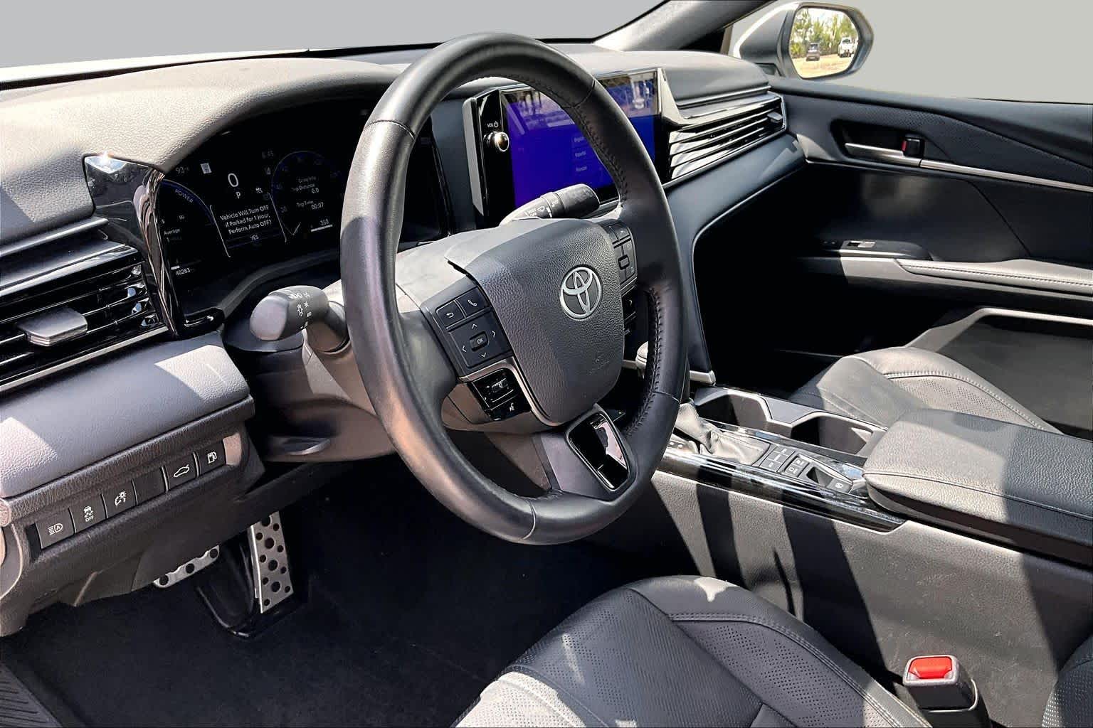 2025 Toyota Camry photo 18 of 35