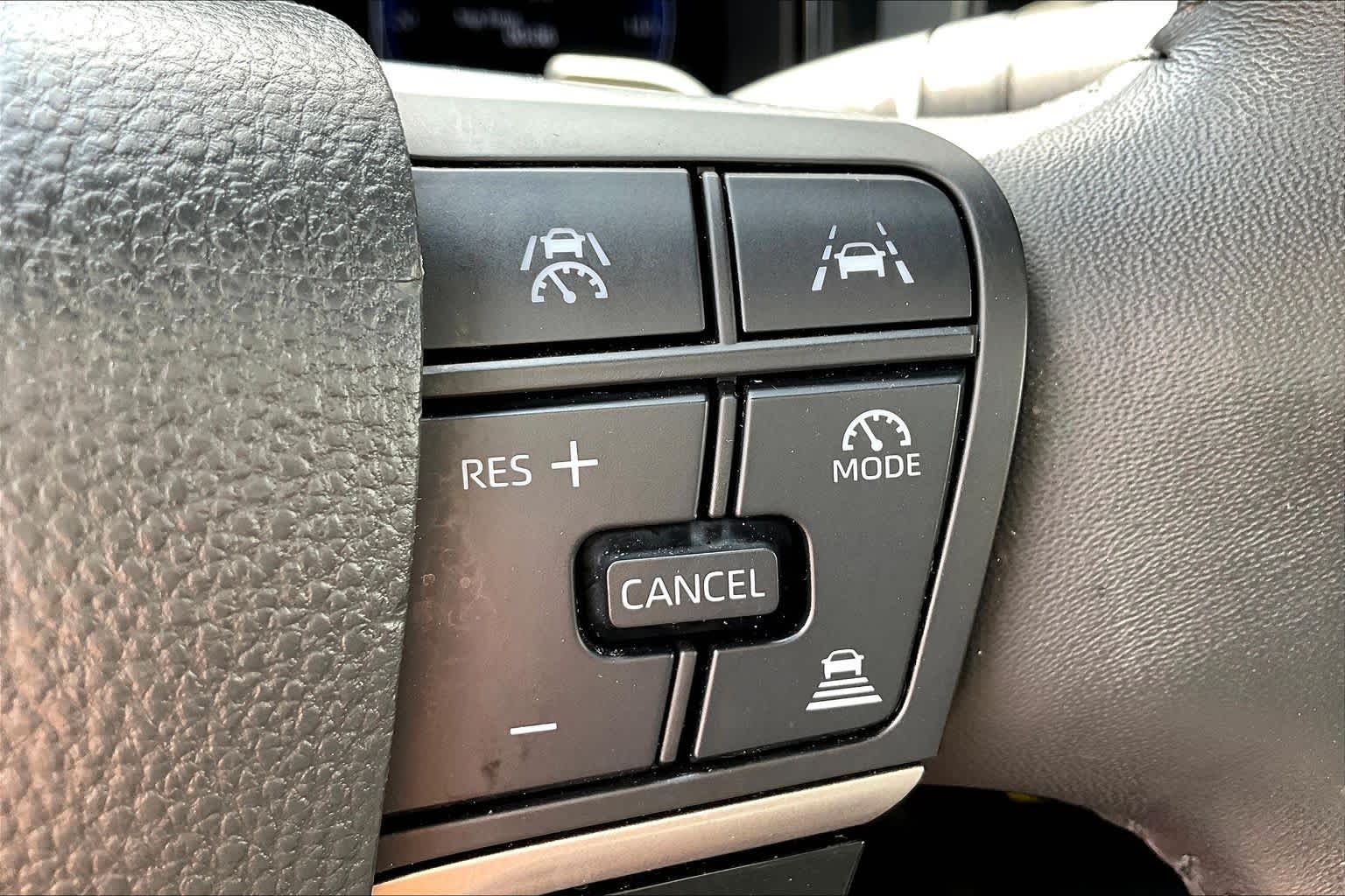2025 Toyota Camry photo 33 of 35