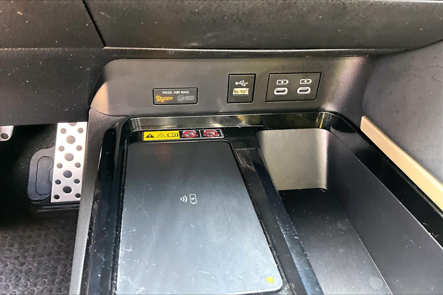 2025 Toyota Camry photo 32 of 35