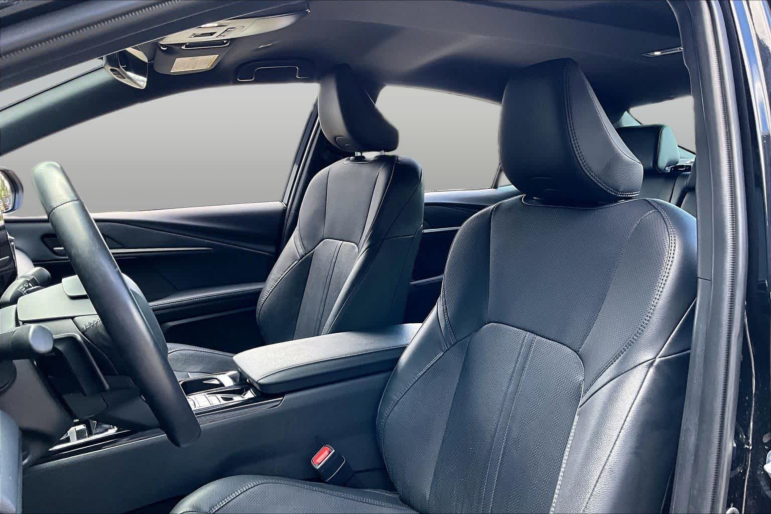 2025 Toyota Camry photo 8 of 35